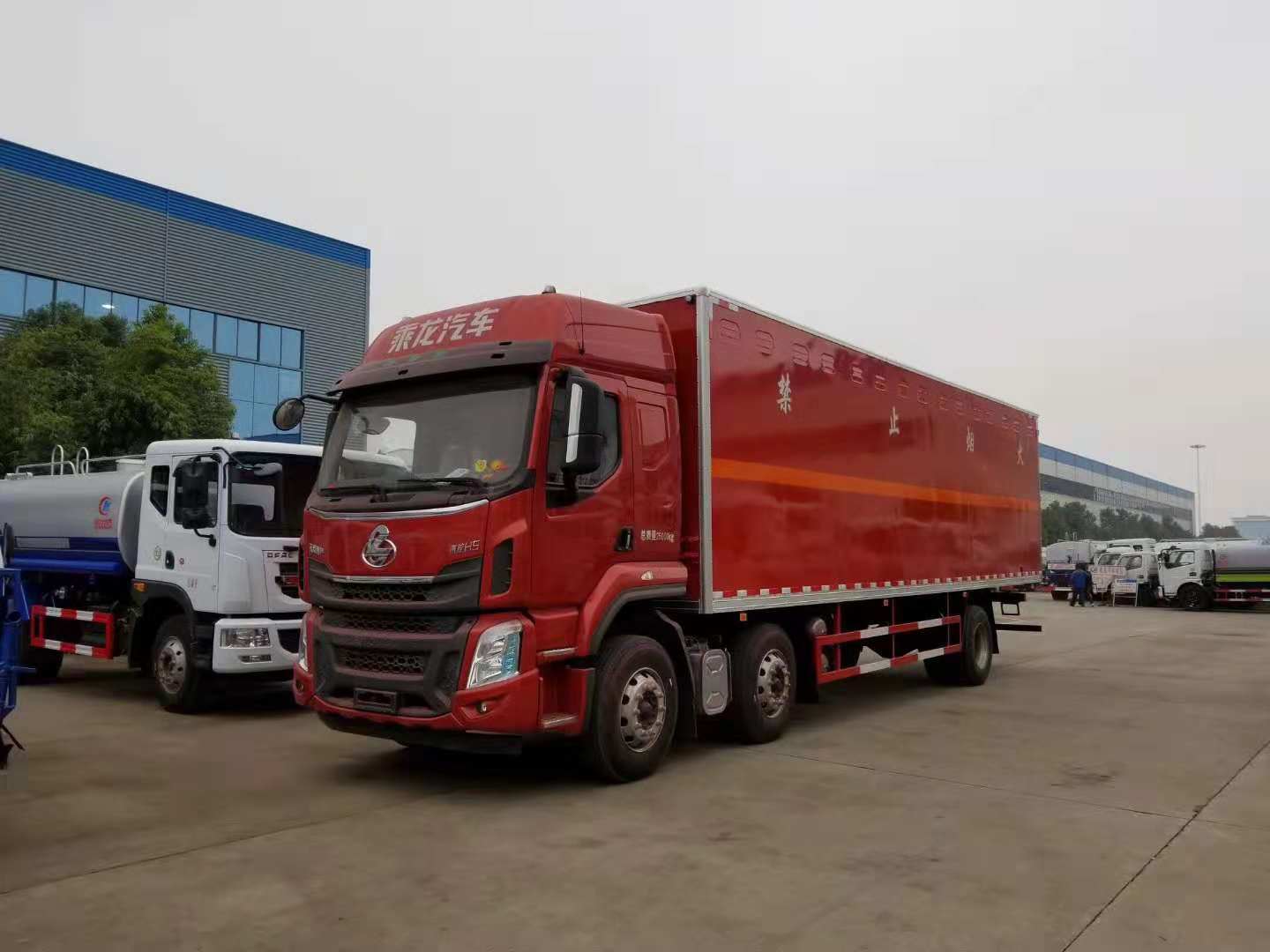 柳汽9.55米雜項(xiàng)危廢運(yùn)輸車 柳汽9.55米雜項(xiàng)危廢運(yùn)輸車