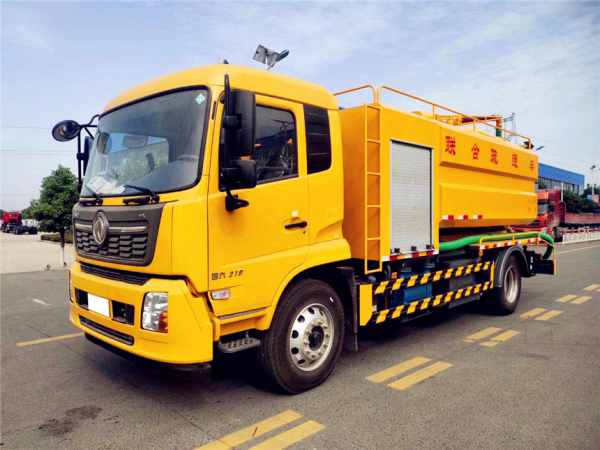 東風(fēng)天錦15方清洗吸污車 東風(fēng)天錦15方清洗吸污車